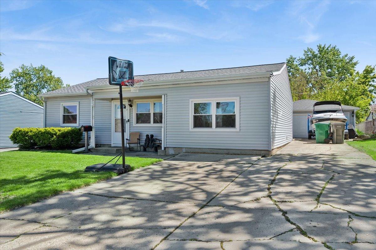 411 Tallman Ave., Romeoville, IL 60446