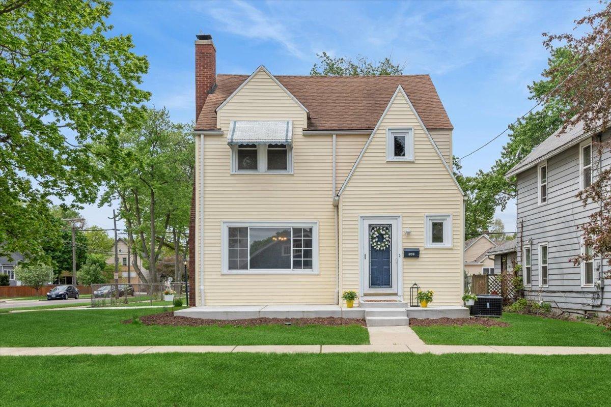 747 Watson St., Aurora, IL 60505