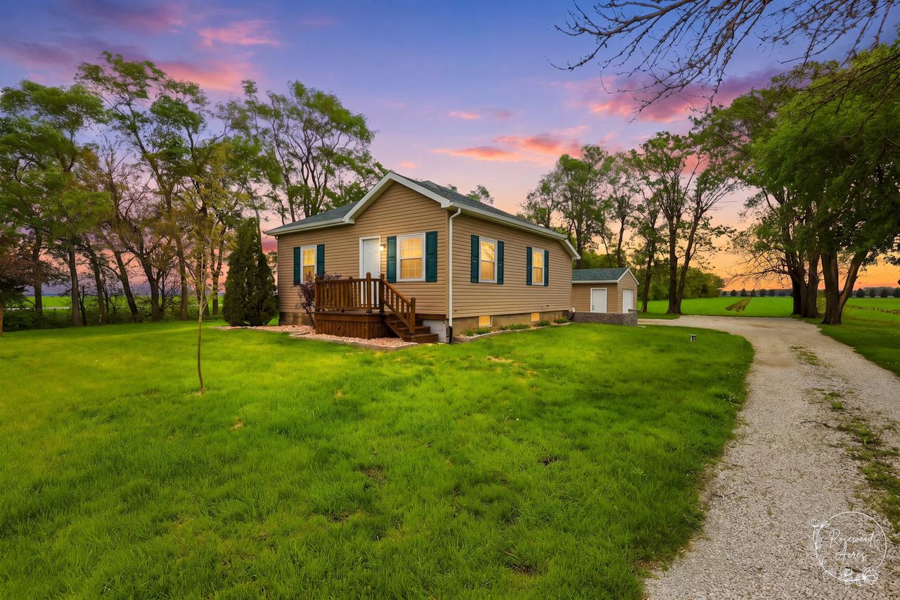3029 S 8500 E Rd., St. Anne, IL 60964