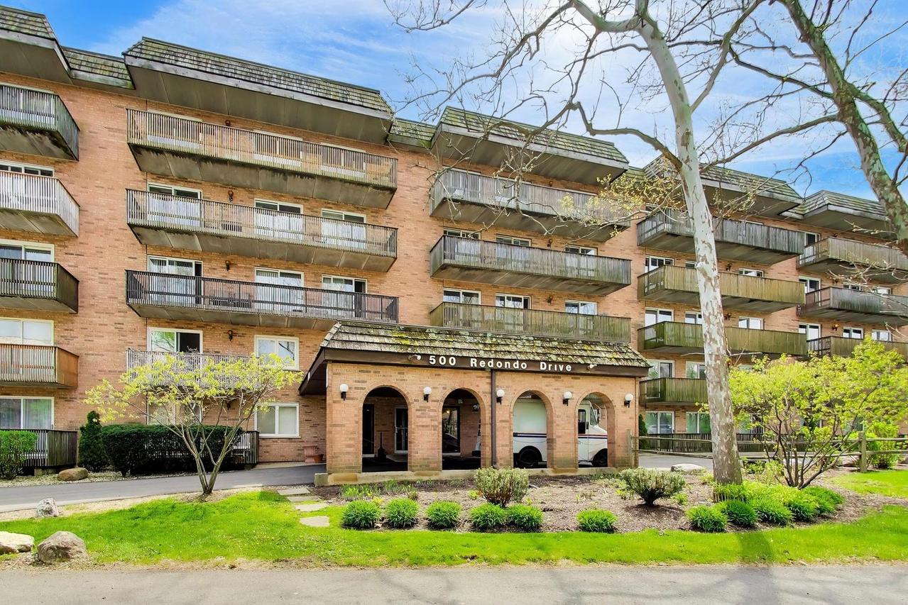 500 Redondo Dr. #111, Downers Grove, IL 60516
