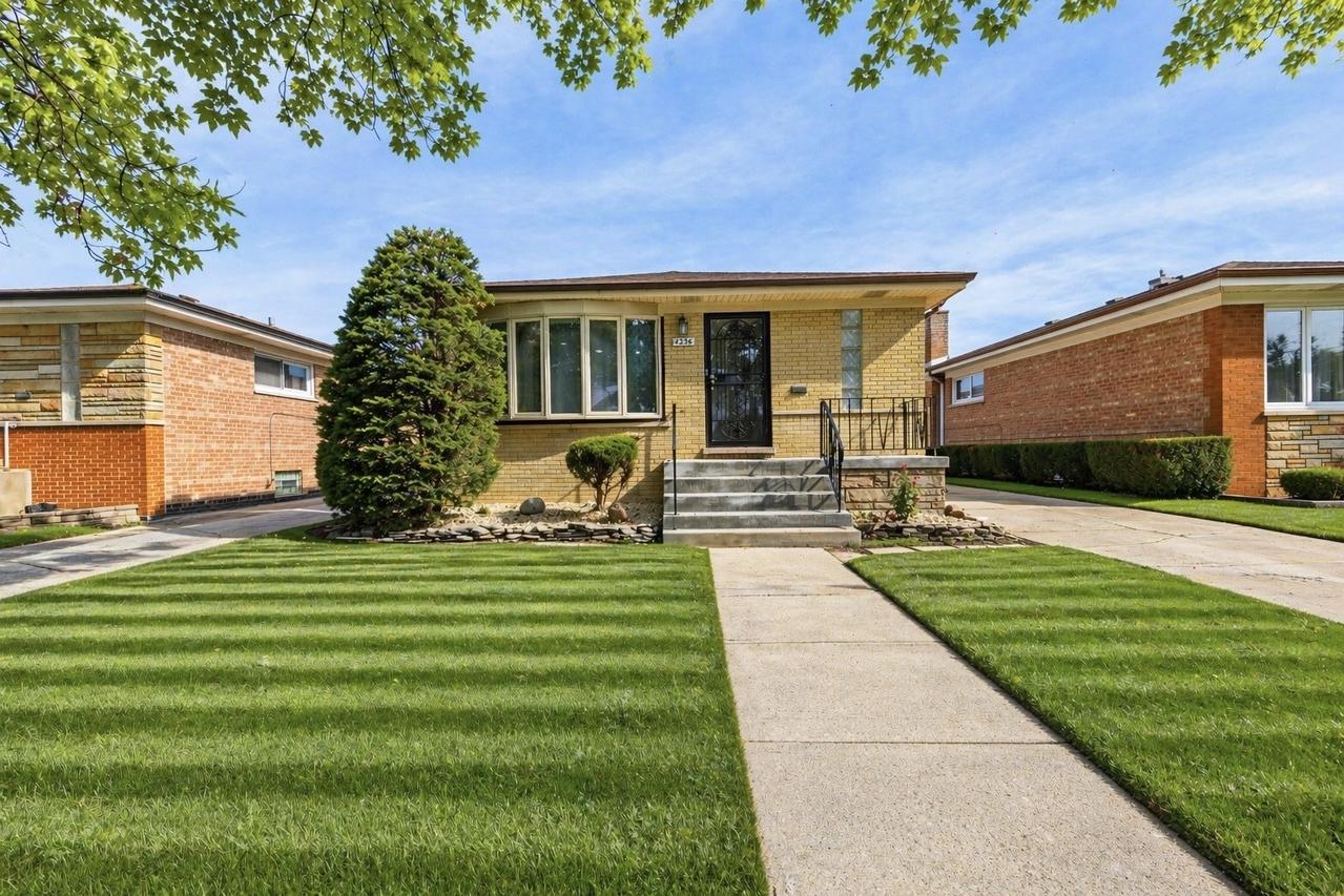 4236 W 78th St., Chicago, IL 60652