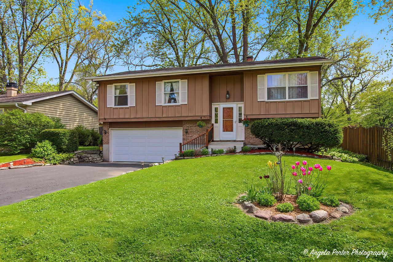 305 Woodbine Ave., Island Lake, IL 60042