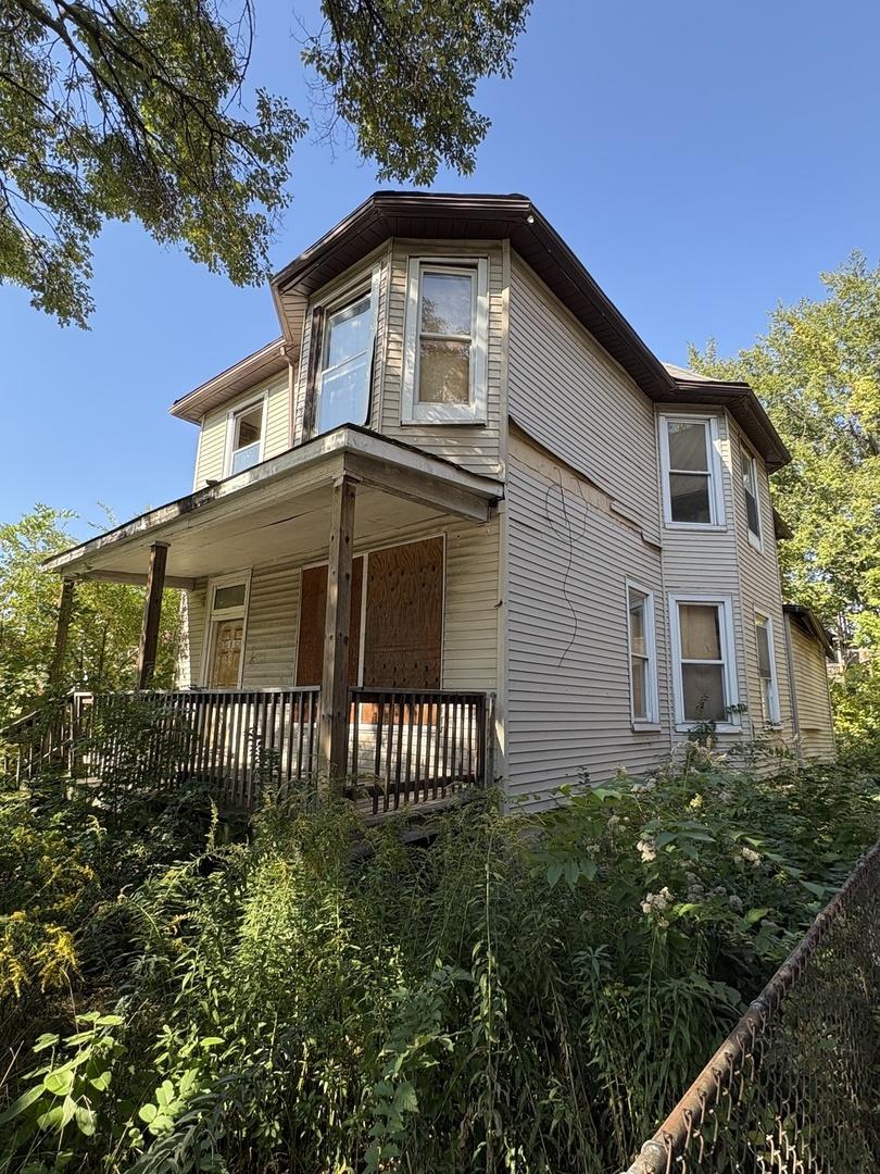 318 W 75th St., Chicago, IL 60620