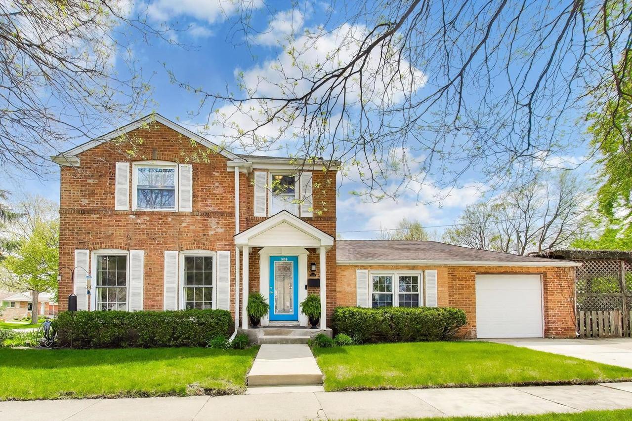 1609 W Brown St., Arlington Heights, IL 60004