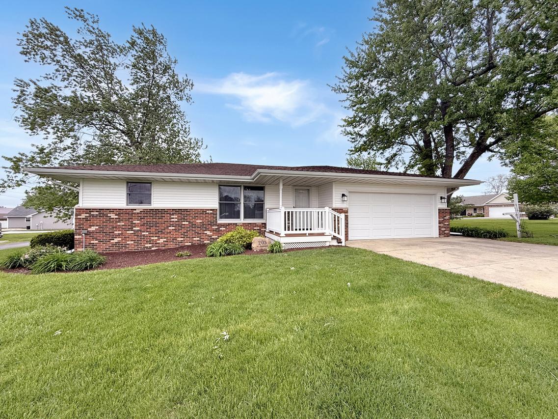 203 W Summit St., Gifford, IL 61847