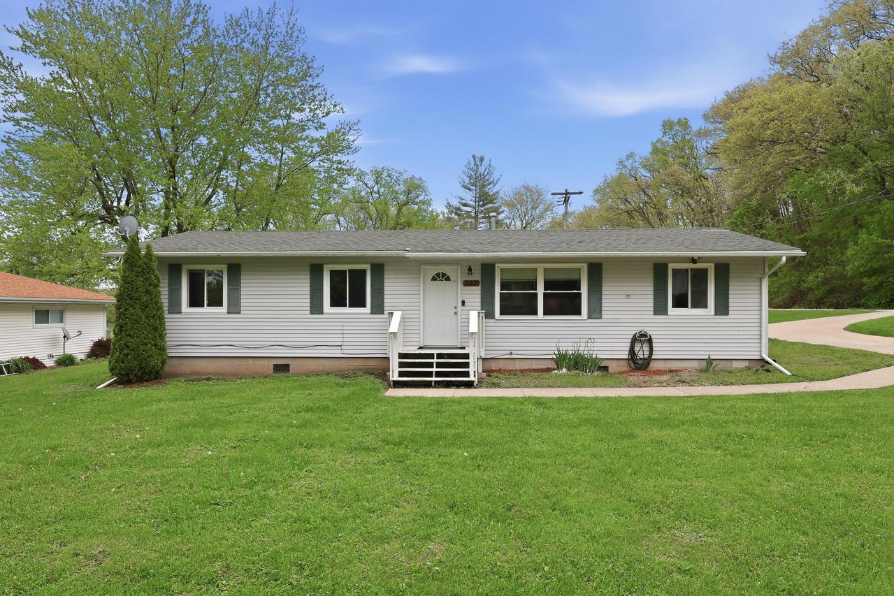 137 E 7th St., Coal Valley, IL 61240