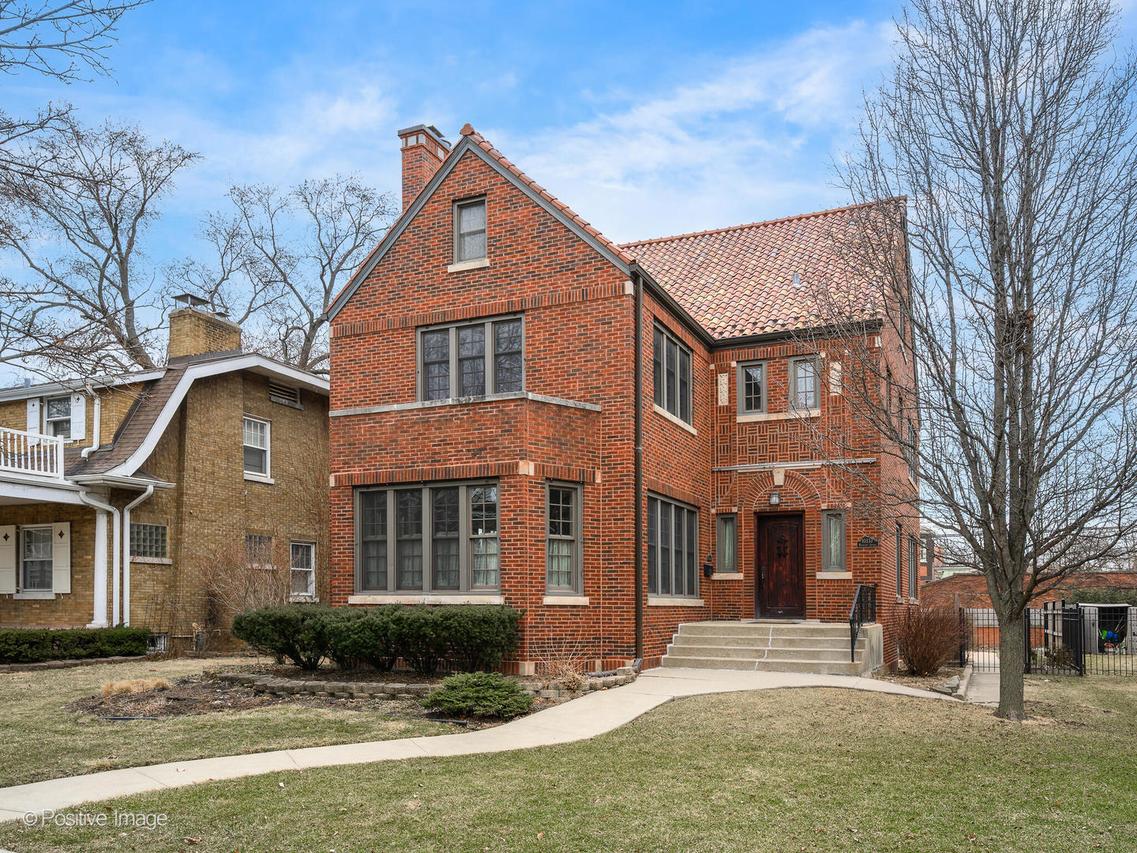 10337 S Hamilton Ave., Chicago, IL 60643
