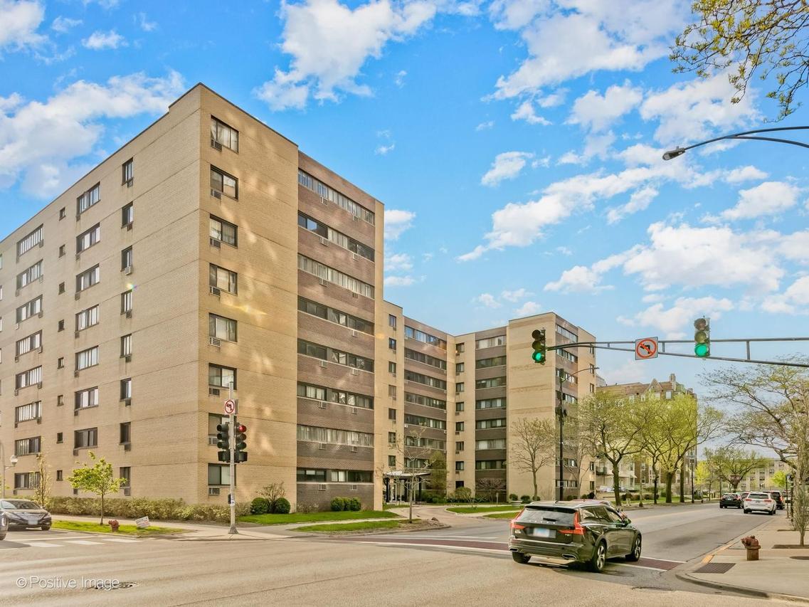 6300 N Sheridan Rd. #204, Chicago, IL 60660