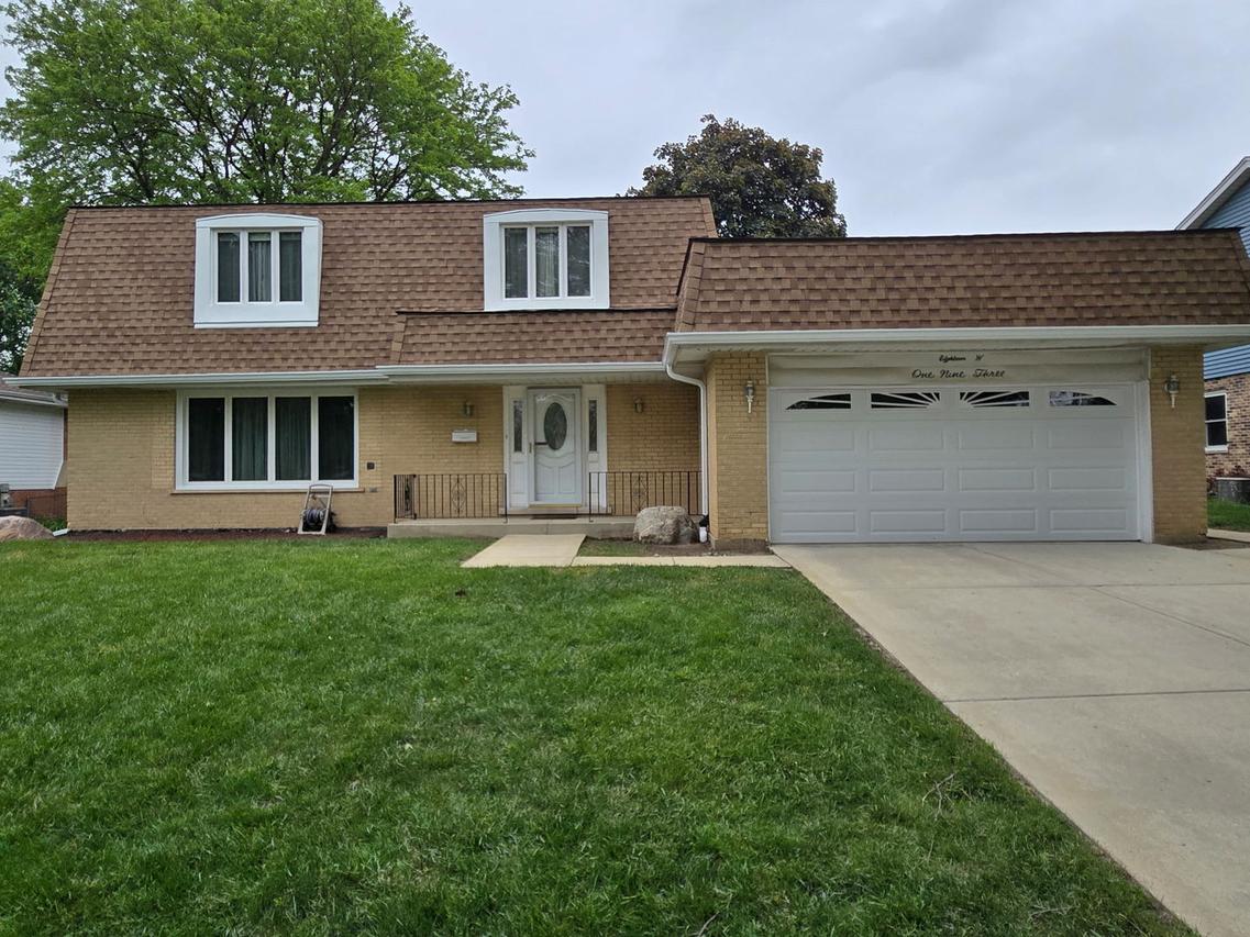 18W193 Holly Ave., Darien, IL 60561
