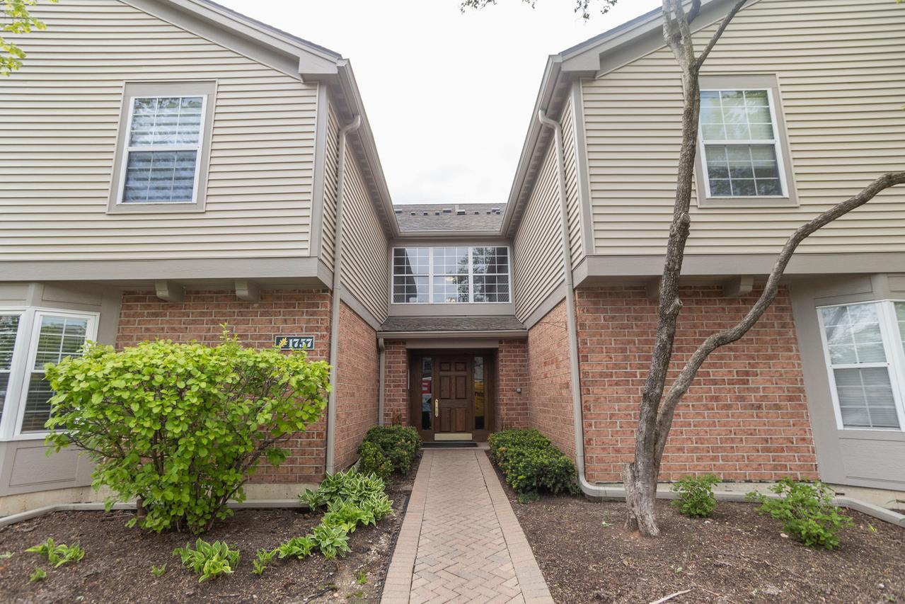 1757 Eastwood Ct. #1, Schaumburg, IL 60195