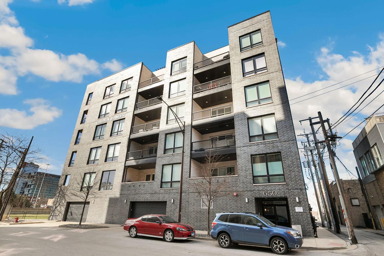 650 N Morgan St. #202, Chicago, IL 60642