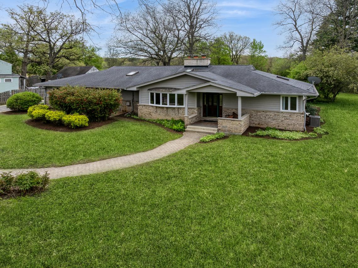 11613 Country Club Rd., Woodstock, IL 60098