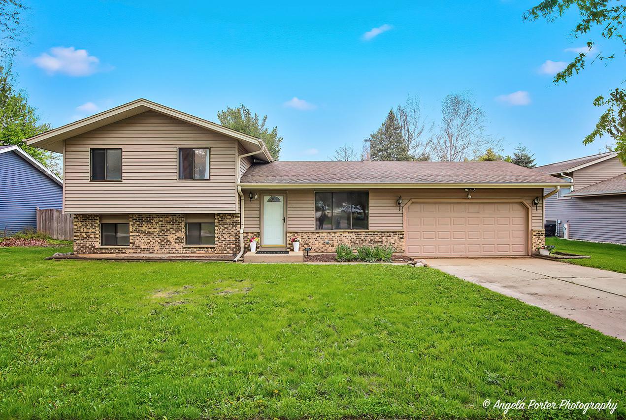 213 Windridge Dr., Mchenry, IL 60050