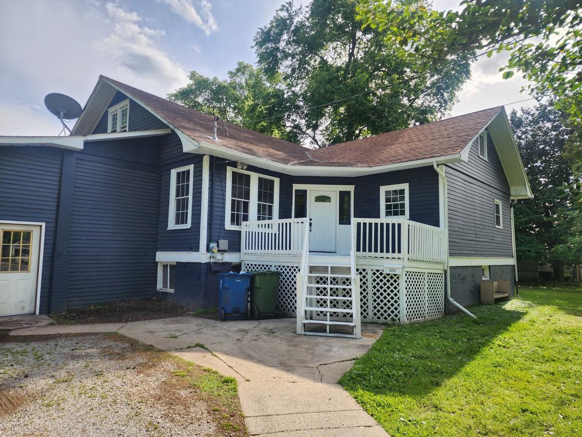 306 W Webster St., Benton, IL 62812