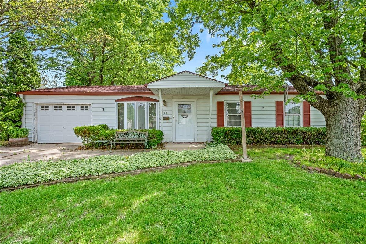 913 Mulberry Ln., Streamwood, IL 60107