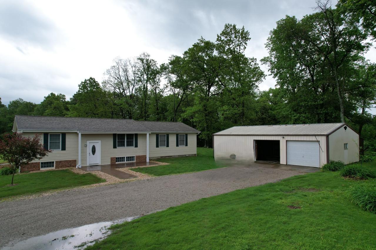22664 N Hails Ln., Texico, IL 62889