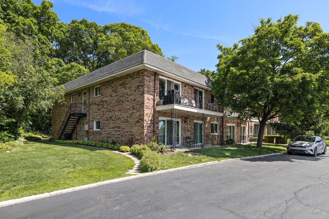 191 Hillcrest Ter. #2A, Bloomingdale, IL 60108