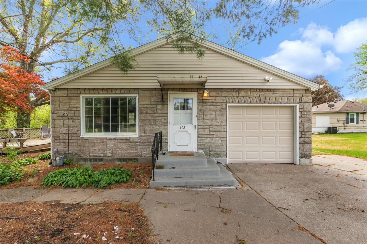 408 32nd Ave., Moline, IL 61265