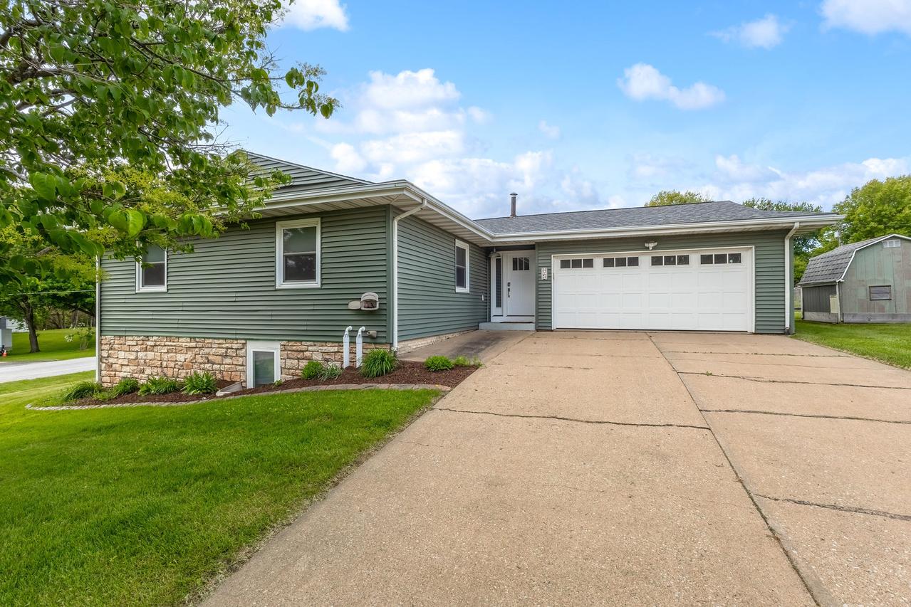 11621 25th St., Milan, IL 61264