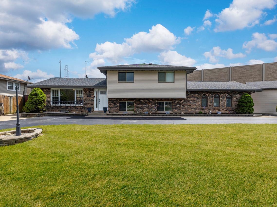 8625 W 81st St., Justice, IL 60458