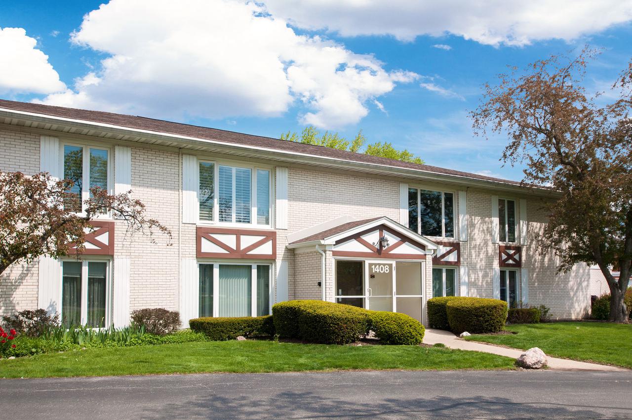 1408 S New Wilke Rd. #2-B, Arlington Heights, IL 60005