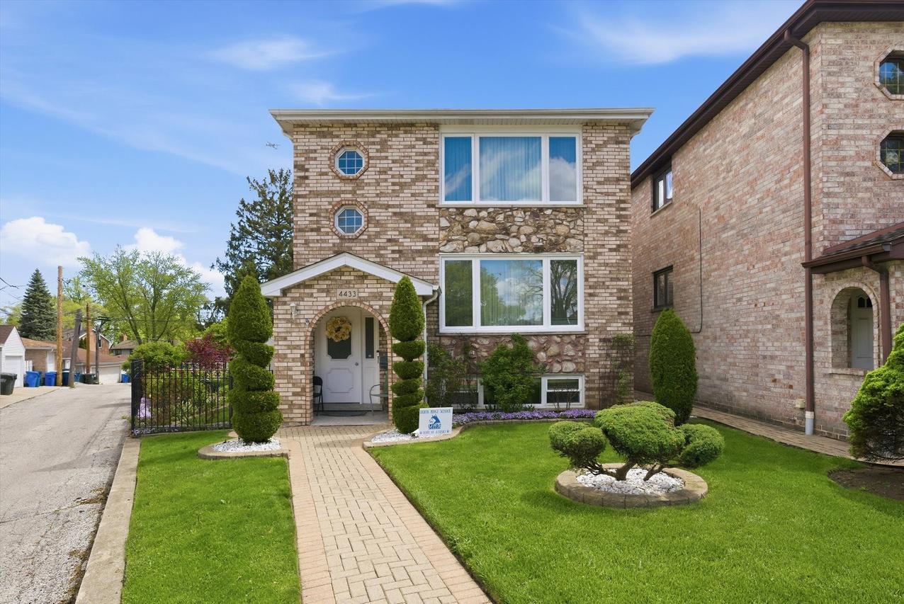 4433 N Neenah Ave., Harwood Heights, IL 60706