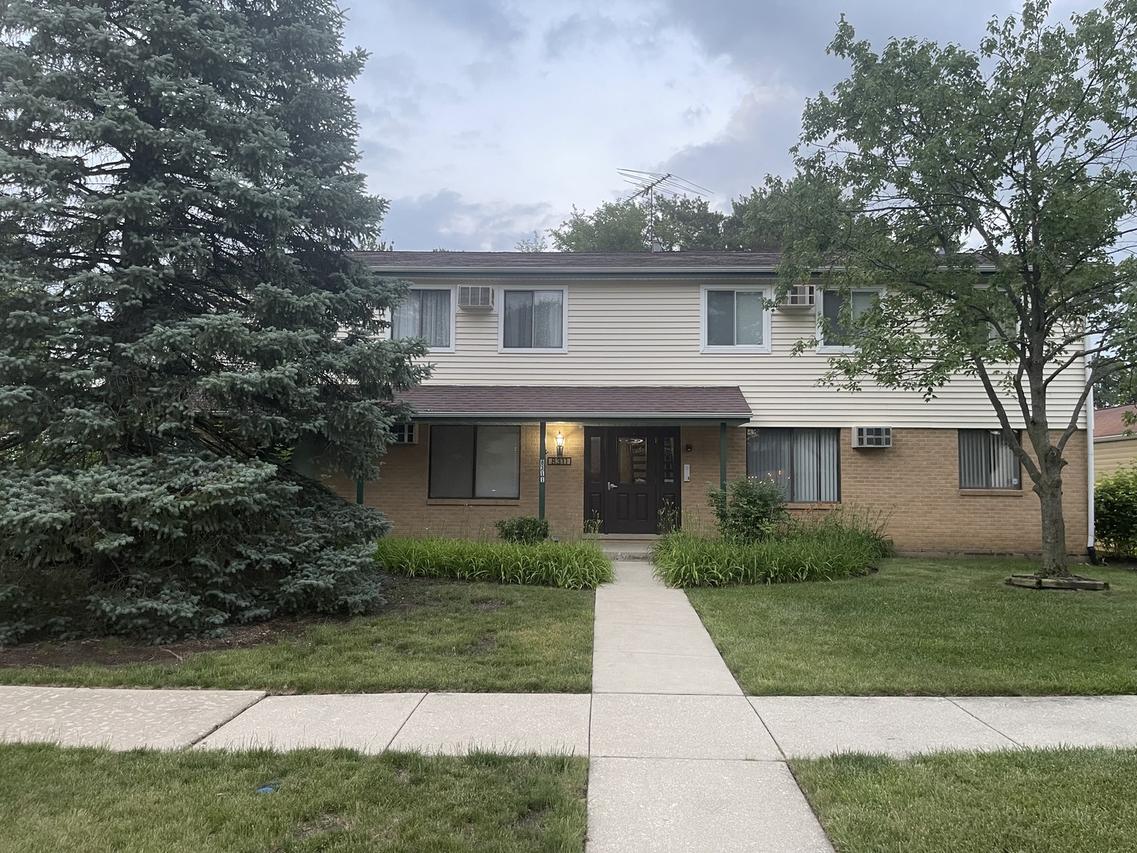 8311 Oak Leaf Dr. #302, Woodridge, IL 60517