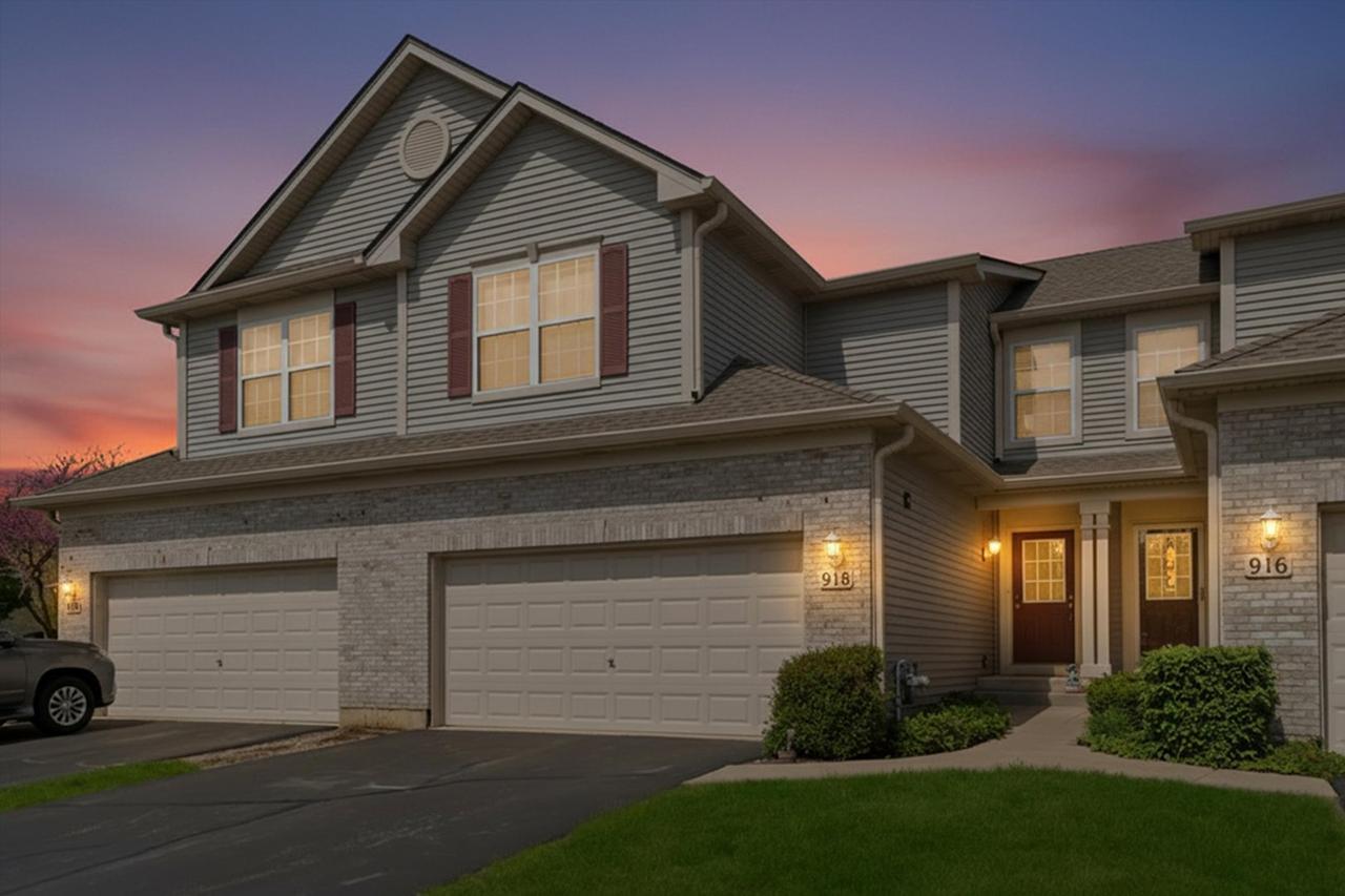 918 Oak Ridge Blvd., Elgin, IL 60120