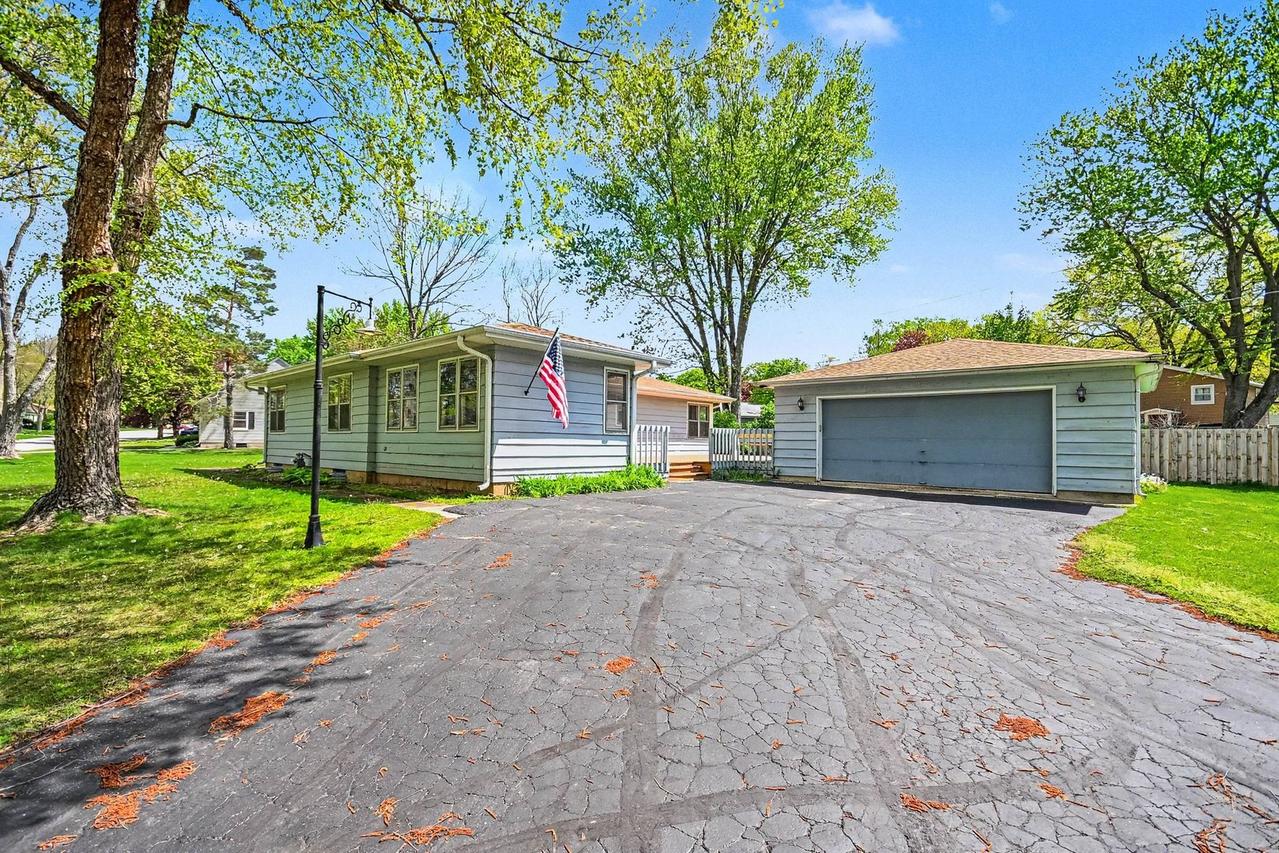 539 Lincoln St., Algonquin, IL 60102