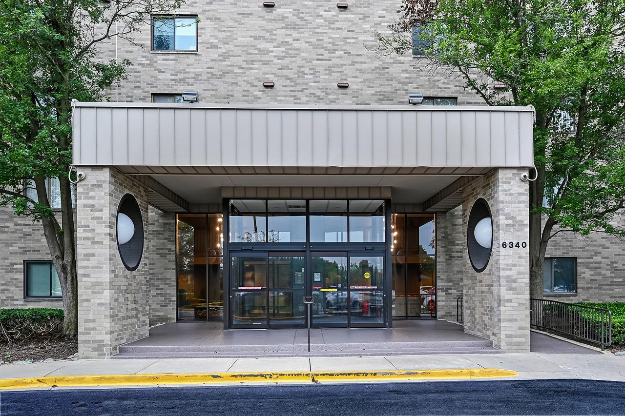 6340 Americana Dr. #414, Willowbrook, IL 60527