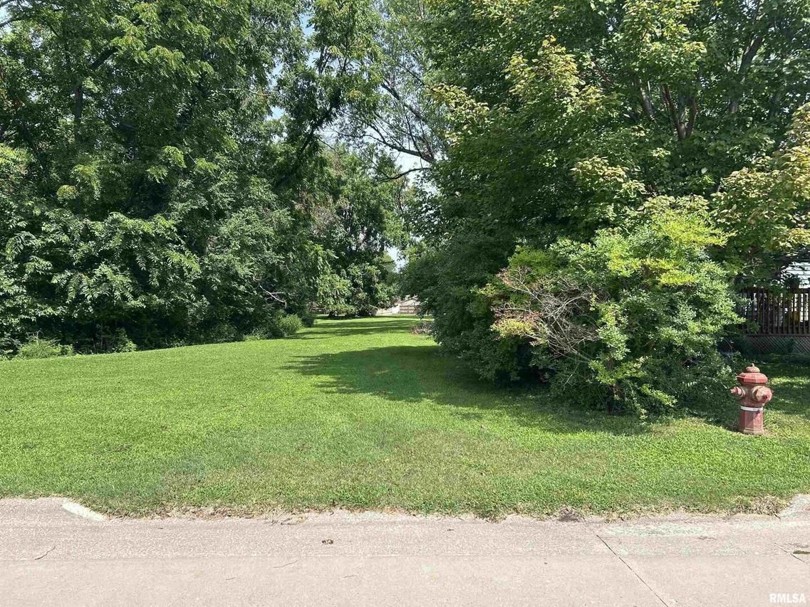 339 28th Ave., East Moline, IL 61244