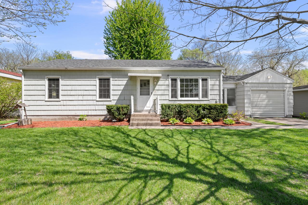 3820 15th St A St., Moline, IL 51265