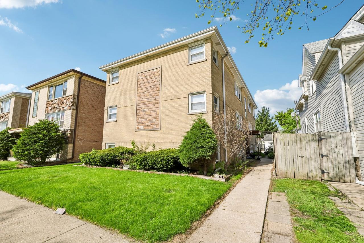 2730 N 74th Ct. #GW, Elmwood Park, IL 60707