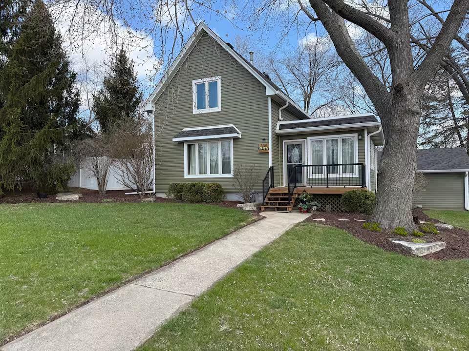 300 Division St., South Elgin, IL 60177