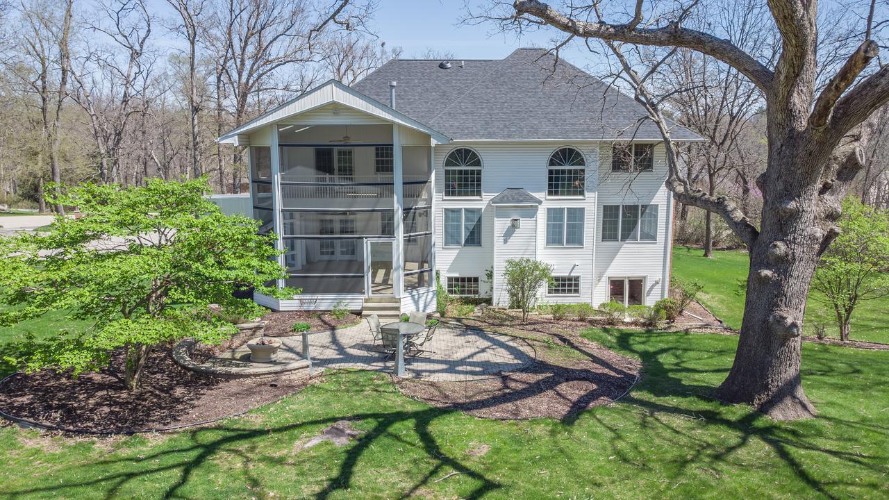 1687 Barberry Cir., Freeport, IL 61032