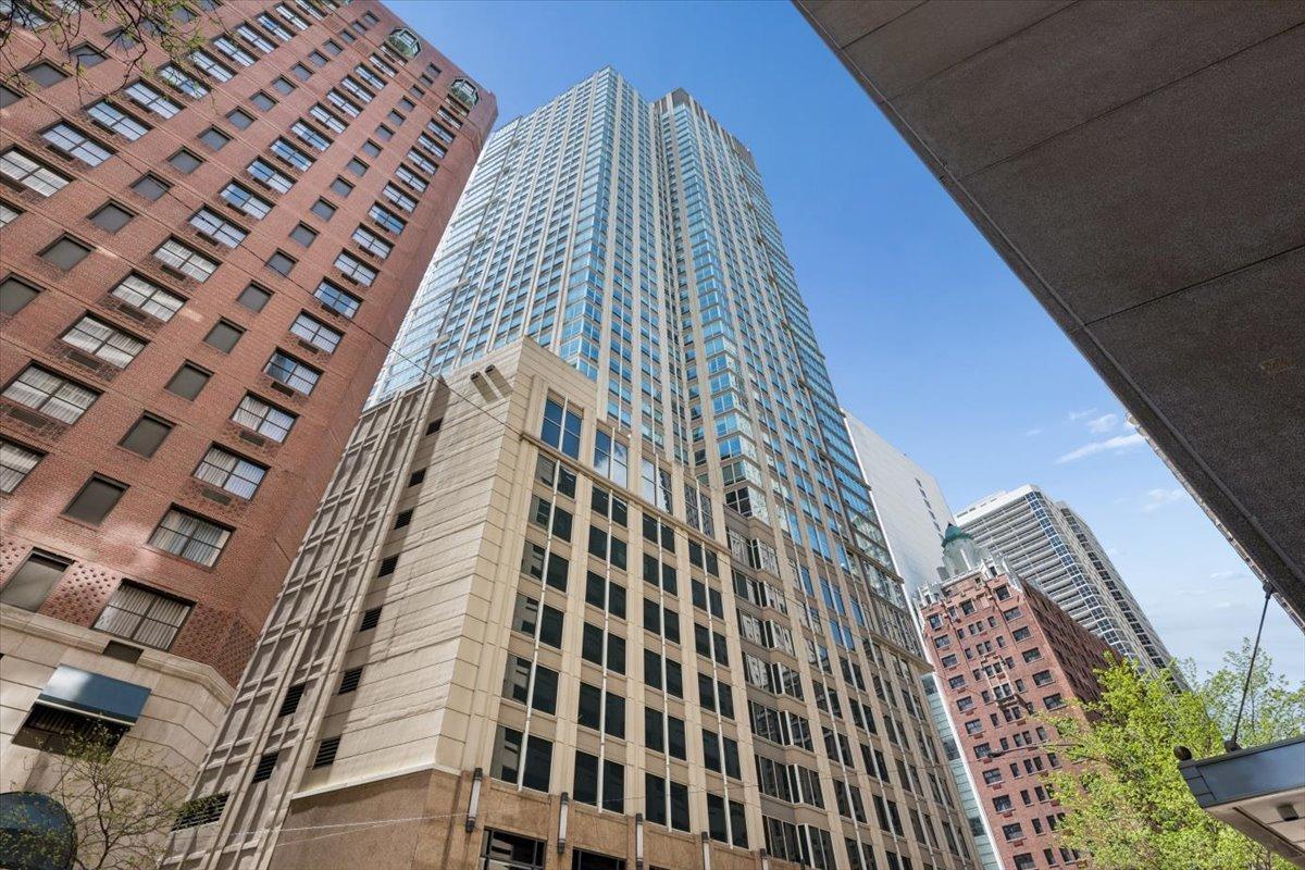 57 E Delaware Pl. #1805, Chicago, IL 60611