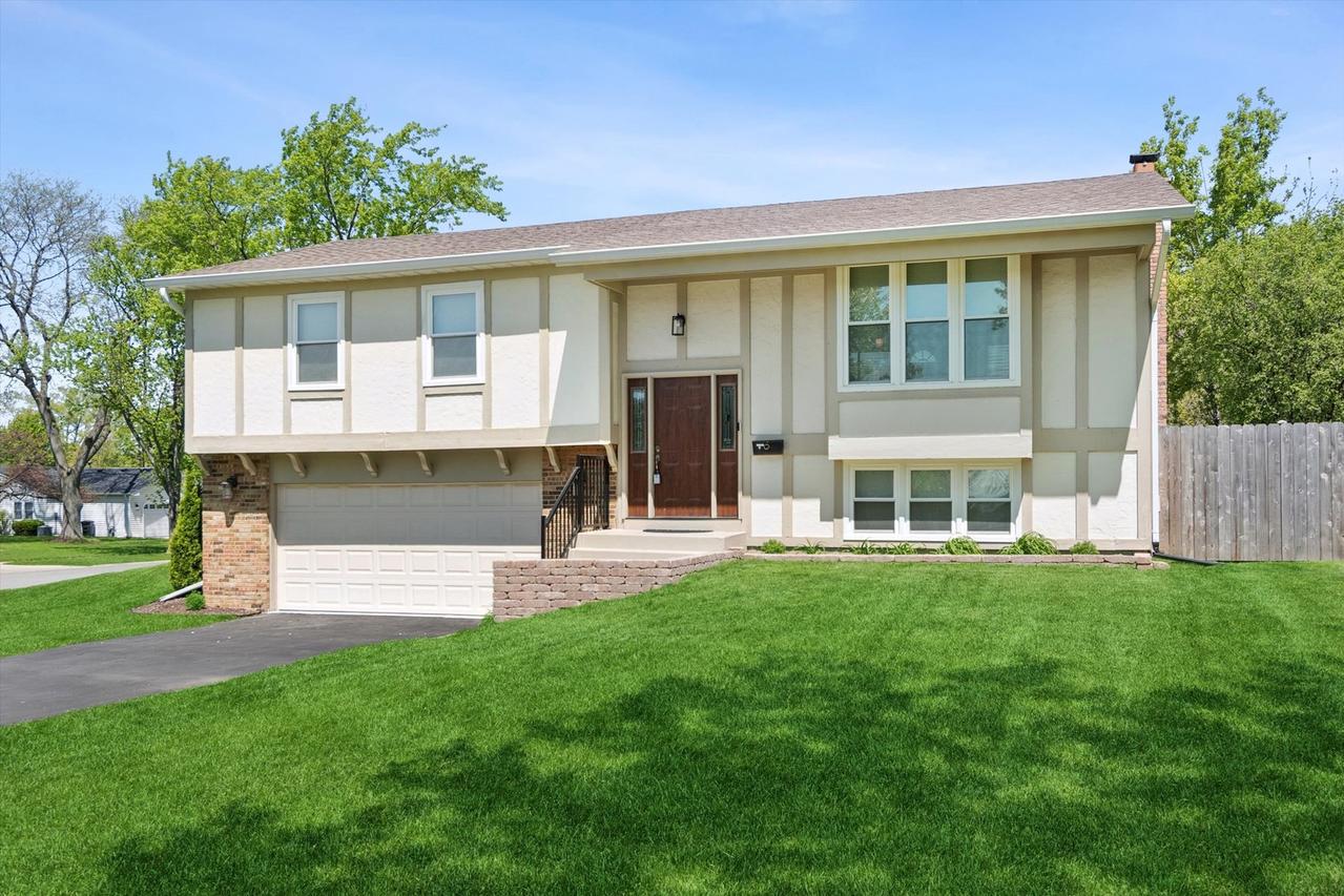 224 E Cedarwood Ct., Palatine, IL 60067