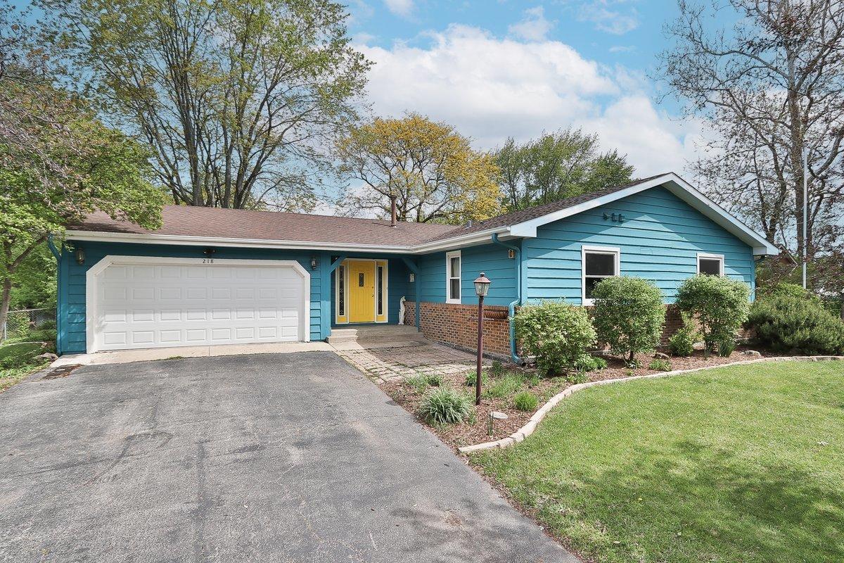 218 E Nerge Rd., Roselle, IL 60172