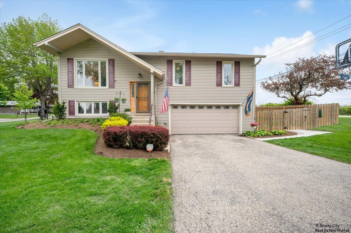 26 Washtenaw St., Algonquin, IL 60102