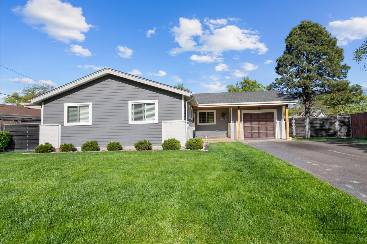 575 Olive St., Hoffman Estates, IL 60169