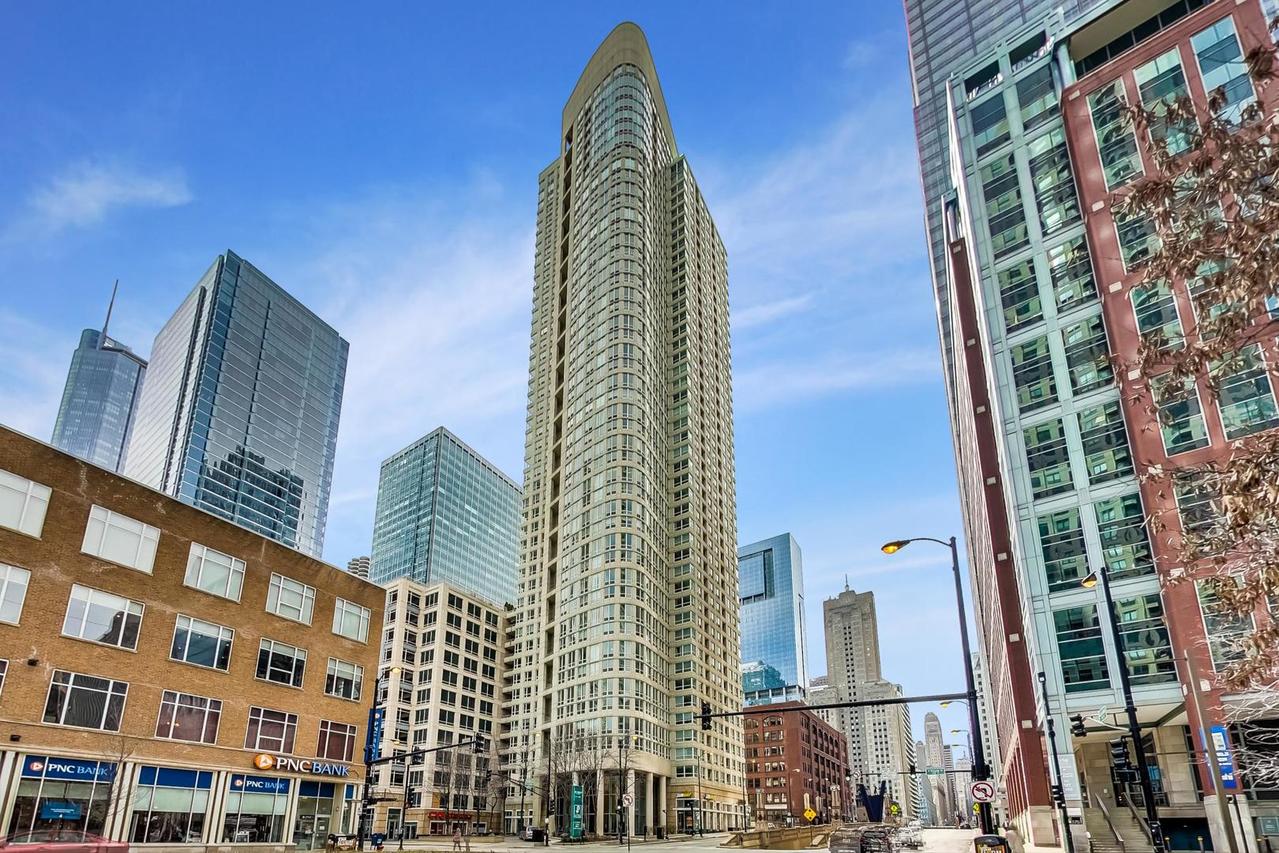 345 N La Salle Dr. #3503, Chicago, IL 60654