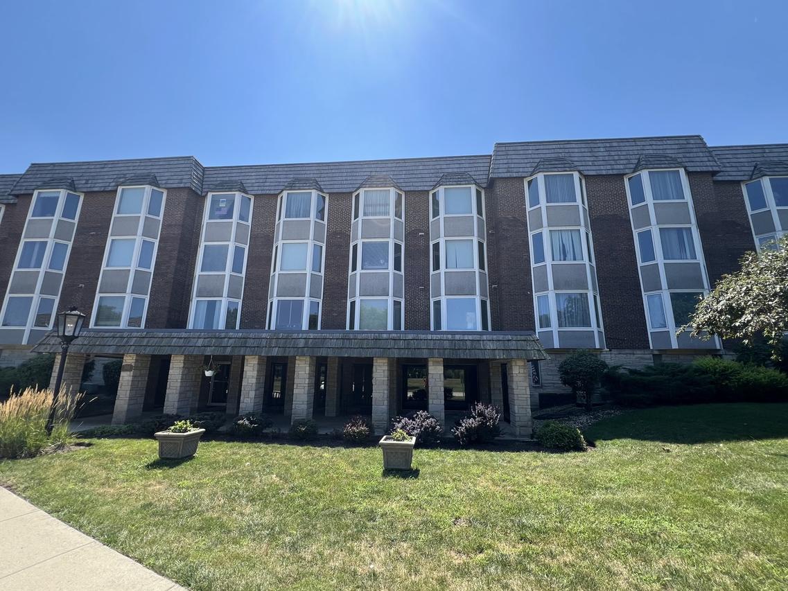 500 Thames Pkwy. #1F, Park Ridge, IL 60068