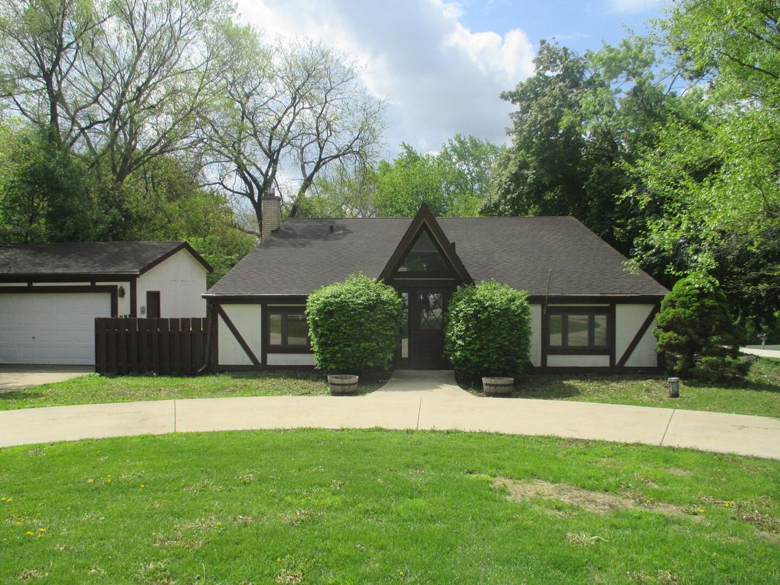 2N131 Willard St., Carol Stream, IL 60188