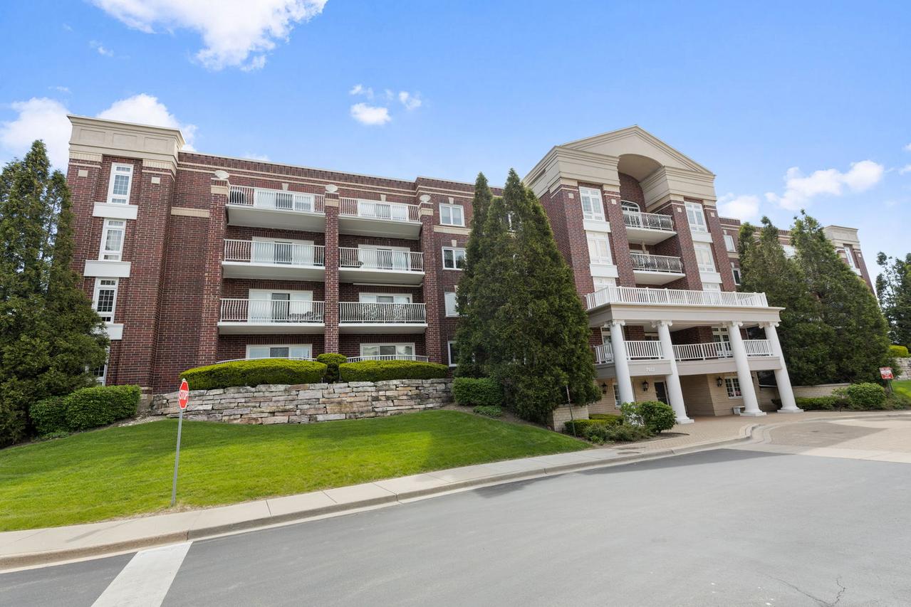 7011 W Touhy Ave. #509, Niles, IL 60714