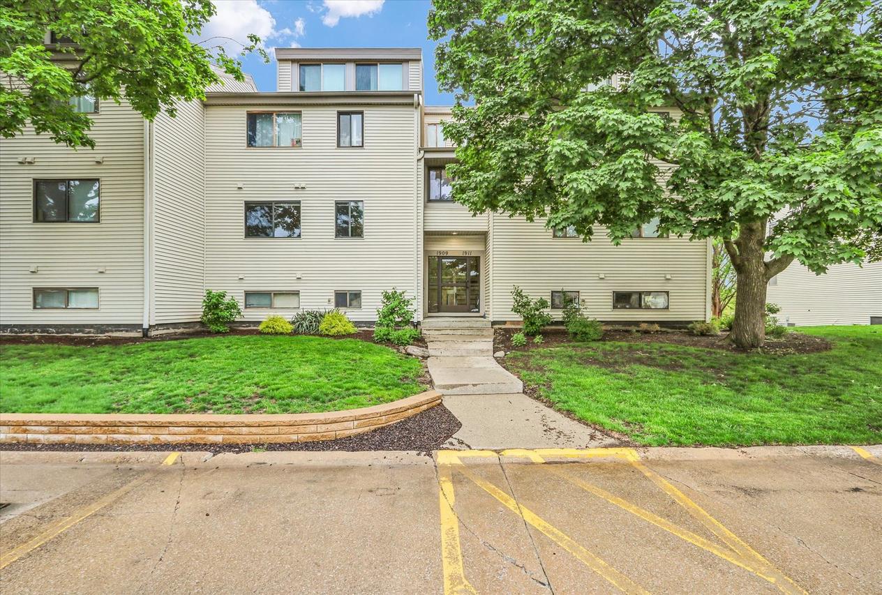 1909 Melrose Dr. #B, Champaign, IL 61820