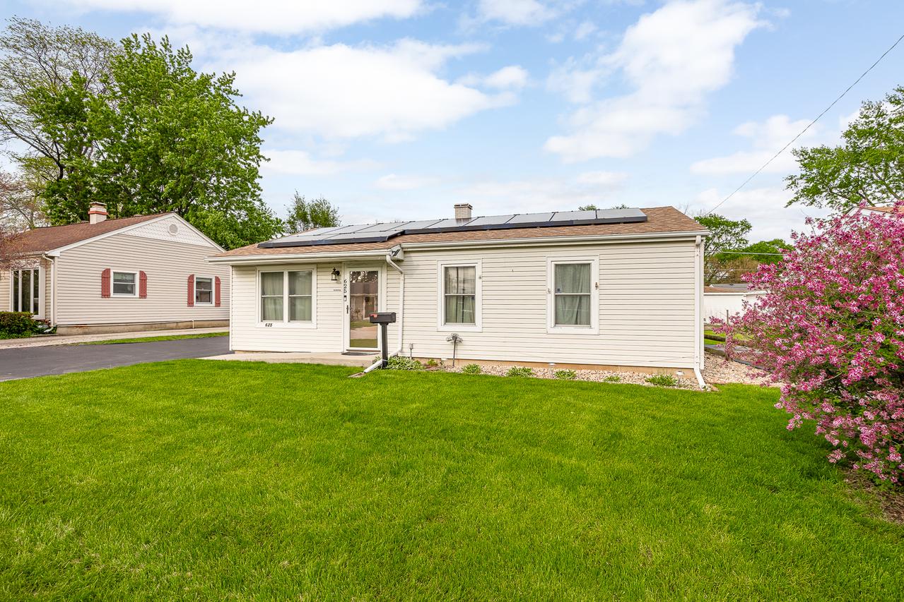 625 Lynn Ave., Romeoville, IL 60446