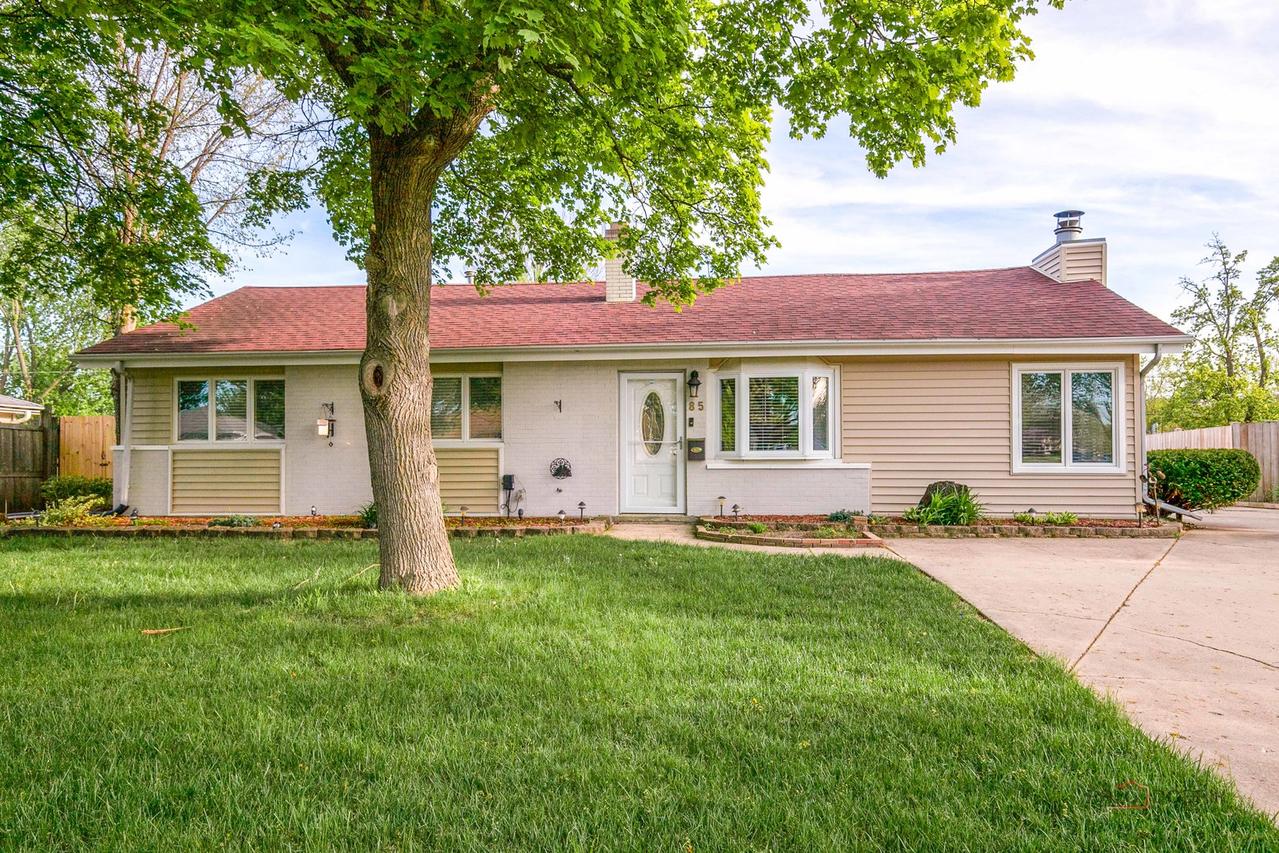 85 Kingman Ln., Hoffman Estates, IL 60194