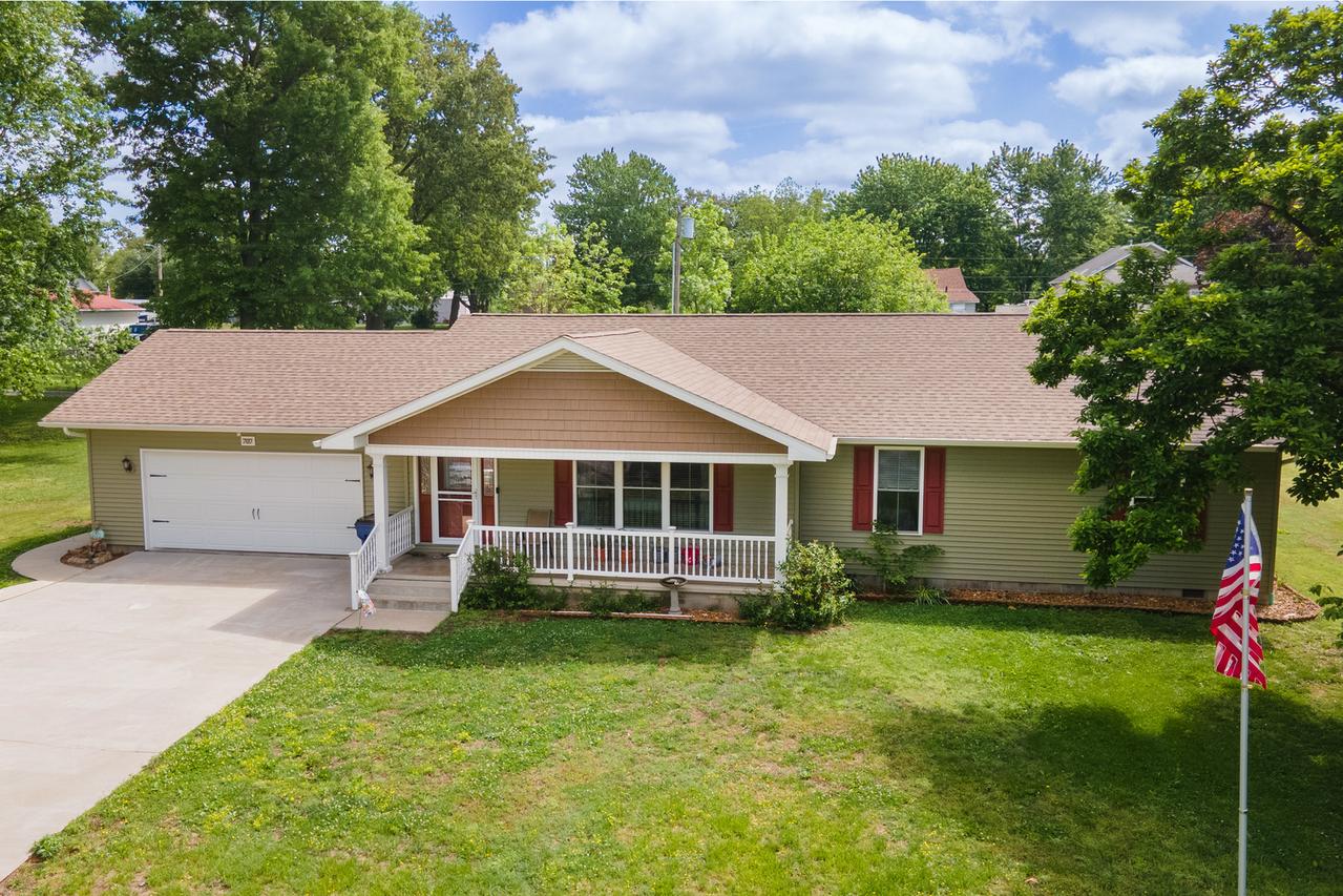 707 S Sunny Slope St., West Frankfort, IL 62896