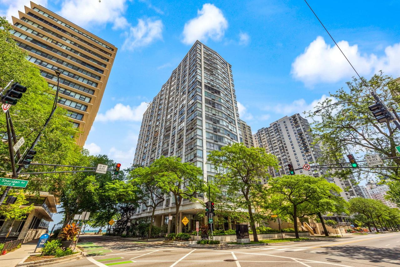 5757 N Sheridan Rd. #20G, Chicago, IL 60660