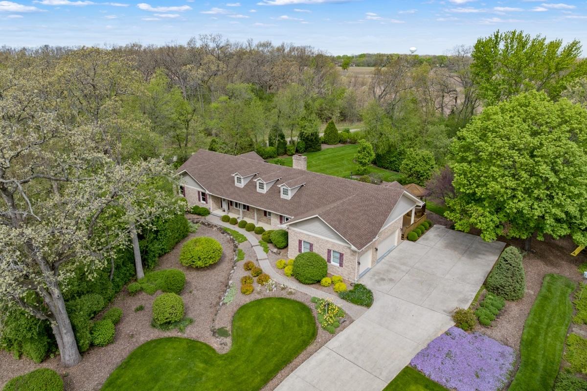 44W664 Oakshire Ln., Hampshire, IL 60140
